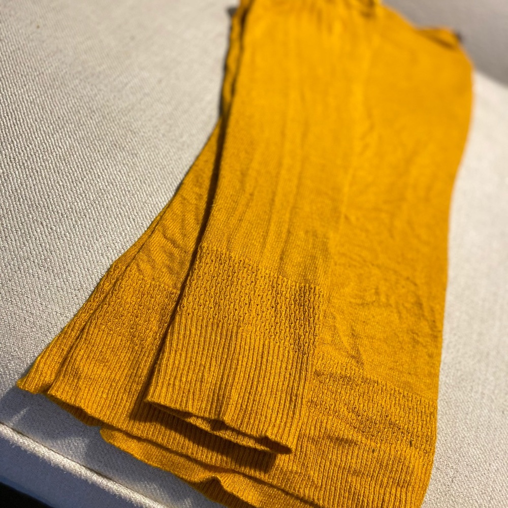 ANDEWAY Golden Sweater.